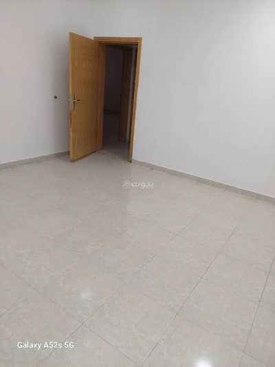 2 Bedroom Flat for Rent in Al Amanah, Dammam - Apartment in the Al-Amana neighborhood, adjacent to the first floor, front-facing on the street.