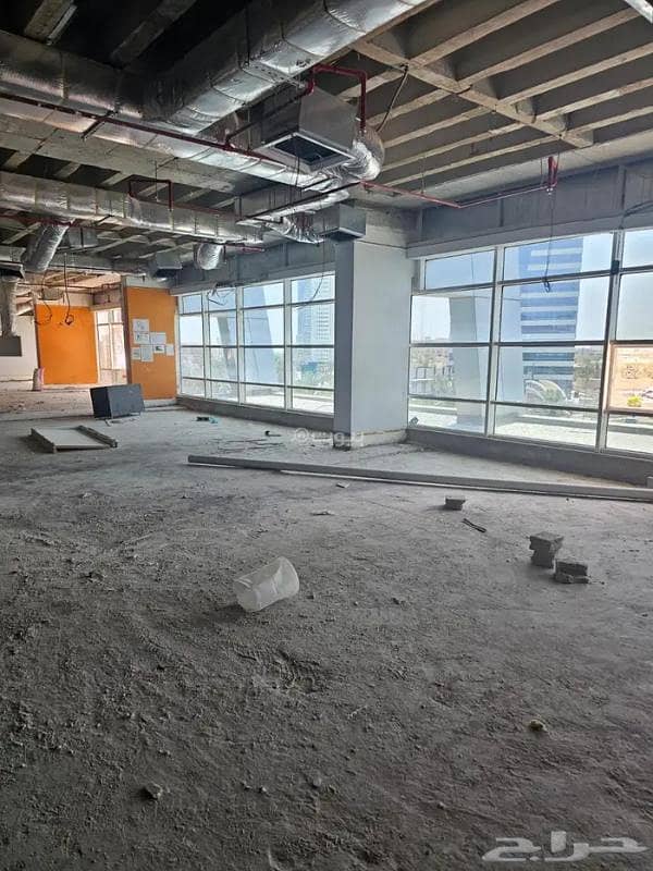 Unfurnished luxury office for rent – 430 m² (divisible)