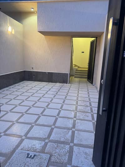 دور 5 غرف نوم للايجار في غرب الرياض، الرياض - دور للايجار