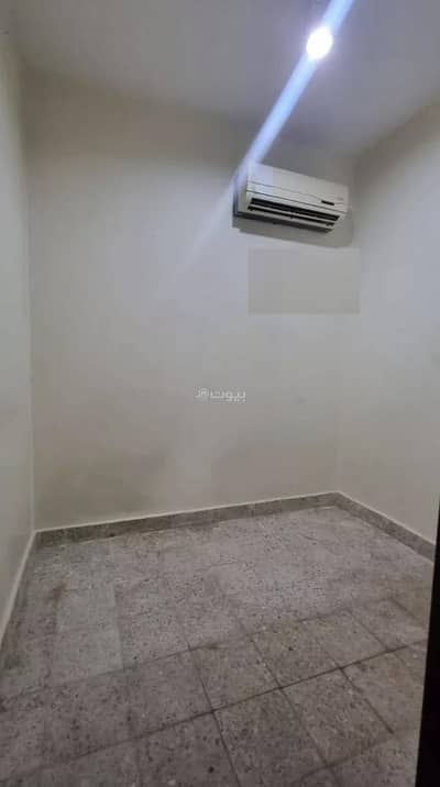 غرفة  للايجار في شمال الرياض، الرياض - غرفة سائق للايجار راكب مكيف الايجار شامل كهرباء وماء