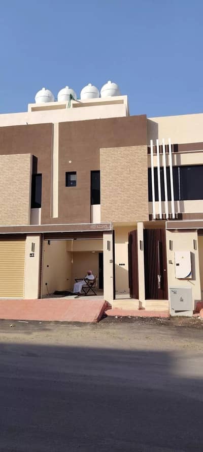4 Bedroom Floor for Sale in South Riyadh, Riyadh - Floor For Sale in Badr, Riyadh