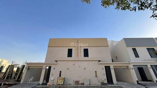 6 Bedroom Villa for Sale in East Riyadh, Riyadh - Villa for sale in Al Janadriyah neighborhood, east of Riyadh. Excellent location near all services and main roads.