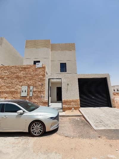 3 Bedroom Floor for Sale in East Riyadh, Riyadh - Ground floor in the Al Rimal neighborhood enjoys an excellent location near all services and main roads.
