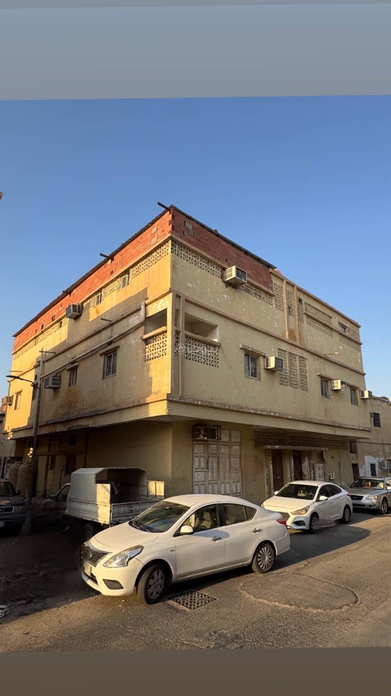 For sale: a building in Al-Hofuf, fully rented with an income of 70, priced at 800.