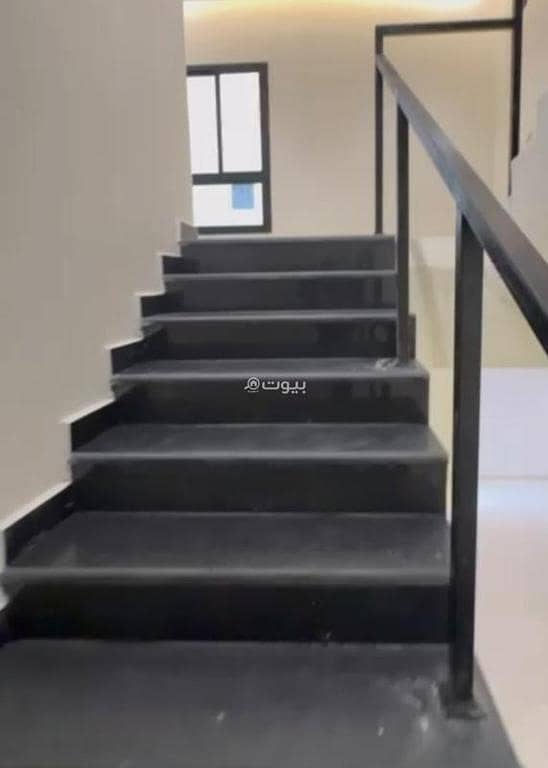 طابق للبيع في أوز، الرياض