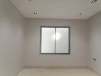 دور 5 غرف نوم للبيع في غرب الرياض، الرياض - دور للبيع في شارع الصورة, حي العريجاء الغربي, مدينة الرياض, منطقة الرياض