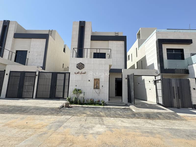 For sale: villa with internal stairs and an apartment in the Al-Rimal neighborhood, a prime location close to all services. For sale: villa with internal stairs and an apartment in the Al-Rimal neighborhood, a prime location close to all services.