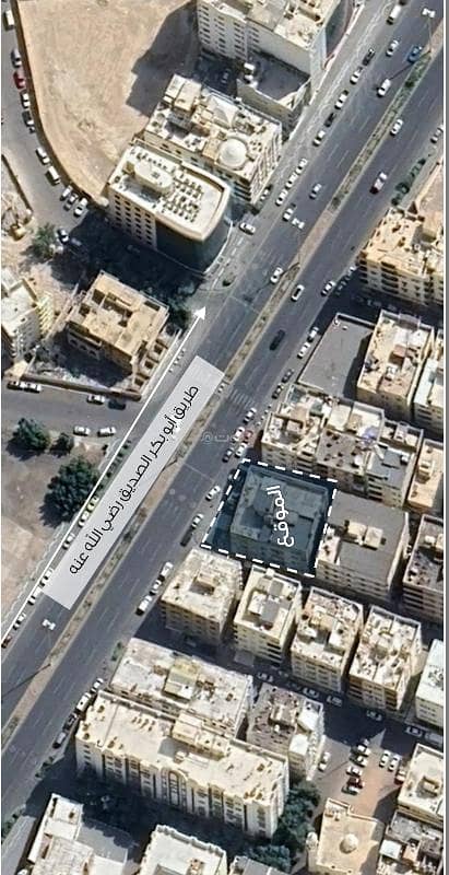 أرض (بعمارة قائمة) استراتيجية 626م (3 واجهات) بدخل 370 ألف | 1.5 كم من الحرم