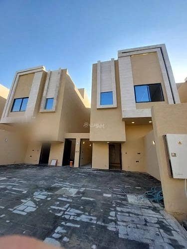 دور 5 غرف نوم للبيع في جنوب الرياض، الرياض - دور للبيع في شارع إبراهيم الخزرجي, حي عكاظ, مدينة الرياض, منطقة الرياض