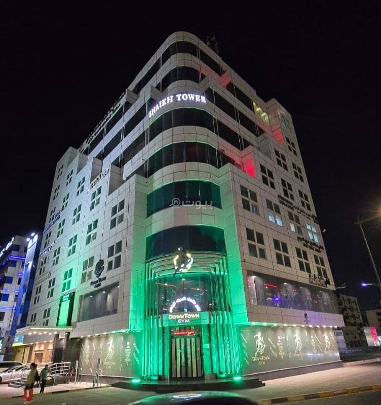 A showroom for rent in a prime location in Al Khobar with a large frontage.