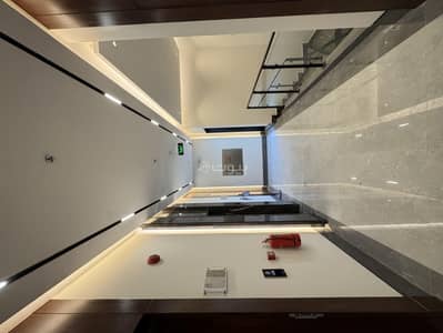 3 Bedroom Flat for Sale in East Riyadh, Riyadh - For sale, an apartment with a facade in Al-Munsiyeh neighborhood, East Riyadh, in a prime location close to all services.