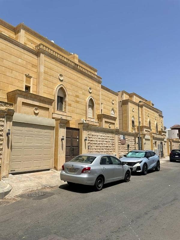 فيلا فاخرة على شارعين بحي الاندلس للايجار