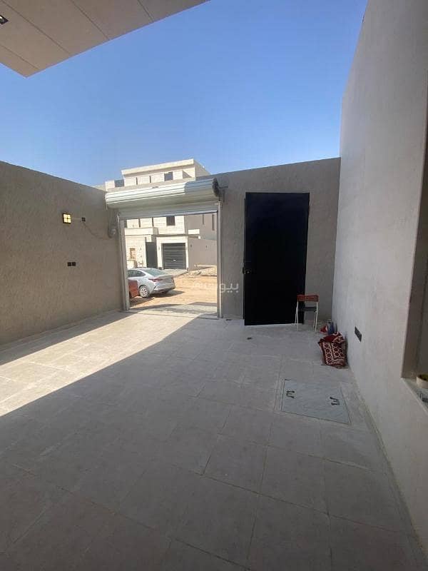 Ground floor for sale in Al-Mazilah neighborhood, East Riyadh