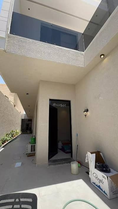 دور 5 غرف نوم للبيع في شرق الرياض، الرياض - دور للبيع في المونسية، شرق الرياض