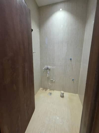 دور 5 غرف نوم للبيع في غرب الرياض، الرياض - دور للبيع في شارع مدائن صالح, حي العريجاء الغربي, مدينة الرياض, منطقة الرياض