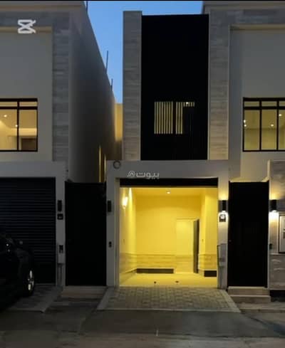 5 Bedroom Floor for Sale in East Riyadh, Riyadh - تاون هاوس علوي بمدخل خاص حي النسيم الغربي