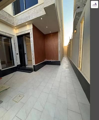 5 Bedroom Floor for Sale in East Riyadh, Riyadh - Floor For Sale in Al Janadriyah, Riyadh