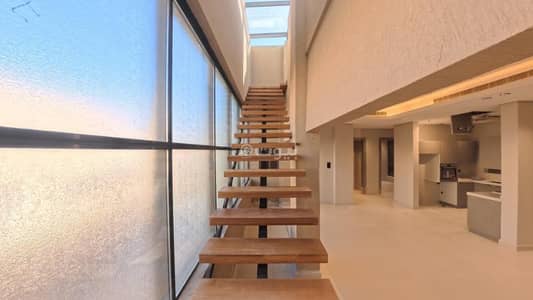 فلیٹ 3 غرف نوم للايجار في شمال الرياض، الرياض - 3 غرف مع سطح في العقيق - ساتل 115