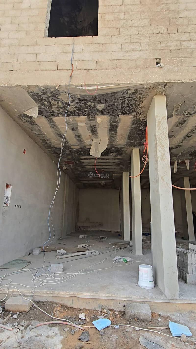 مبنى معرض للإيجار في المعزيلة، الرياض