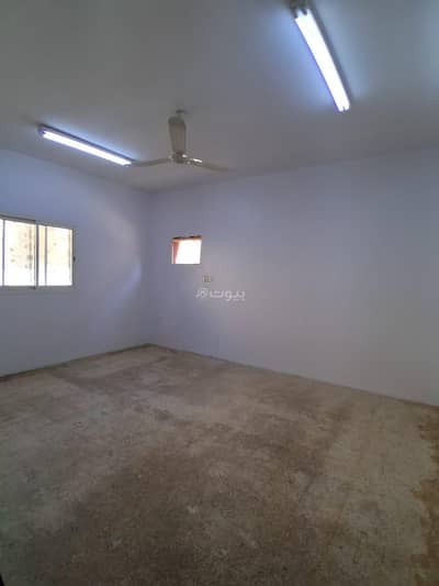 فلیٹ 3 غرف نوم للايجار في شرق الرياض، الرياض - للإيجار شقه ثلاث غرف وصاله ومطبخ ودورتين مياه في الدور الاول عداد الكهرباء مشترك 50٪