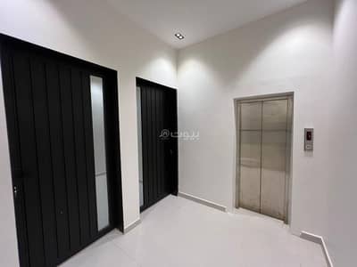 3 Bedroom Floor for Sale in East Riyadh, Riyadh - Alawi Townhouse in Al-Monseiah neighborhood, west of Riyadh. Excellent location near all services and main roads.