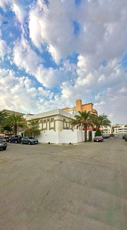 فيلا للبيع شارعين حي الفيصليه