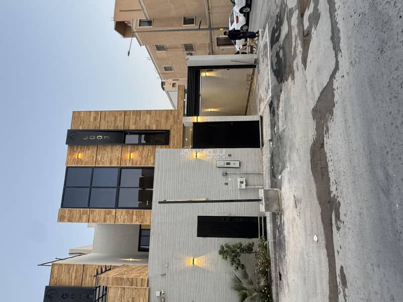 For sale, a corner villa with internal stairs, without apartments, in Al-Yarmouk neighborhood, East Riyadh. A prime location close to all amenities.