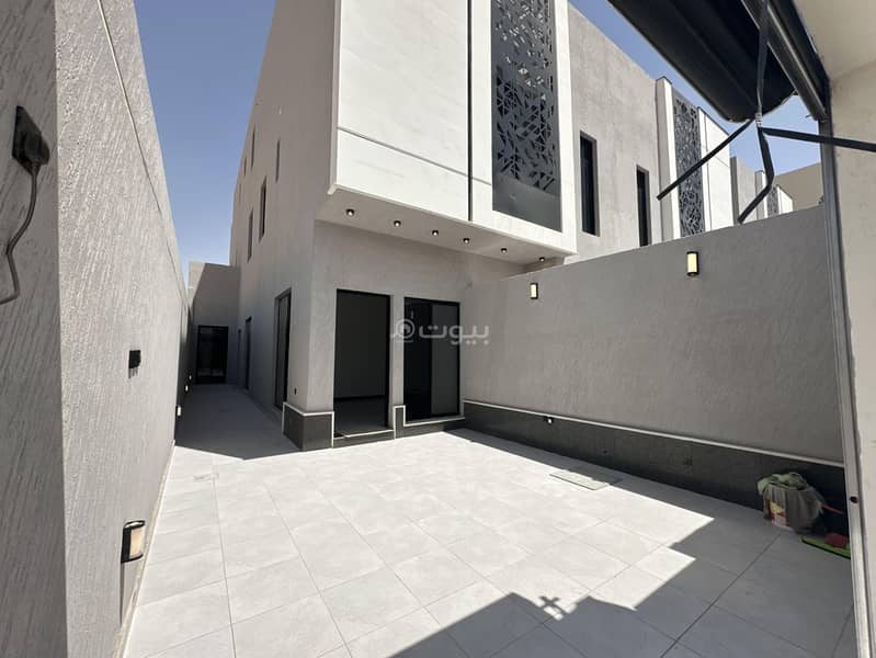 دور ارضى تاون هاوس للبيع بحى الجنادويه المعالى