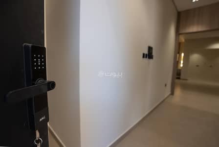 دور 6 غرف نوم للبيع في وسط الرياض، الرياض - طابق للبيع في الفاروق، الرياض