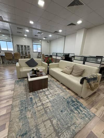 مكتب  للايجار في شرق الرياض، الرياض - مكتب للتقبيل