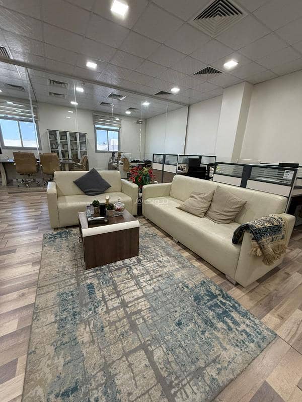 مكتب للتقبيل مكتب للتقبيل