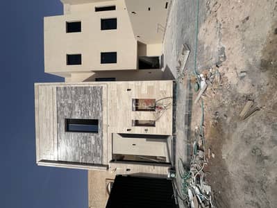 دور 5 غرف نوم للبيع في شرق الرياض، الرياض - ادوار للبيع في حي الملك فيصل