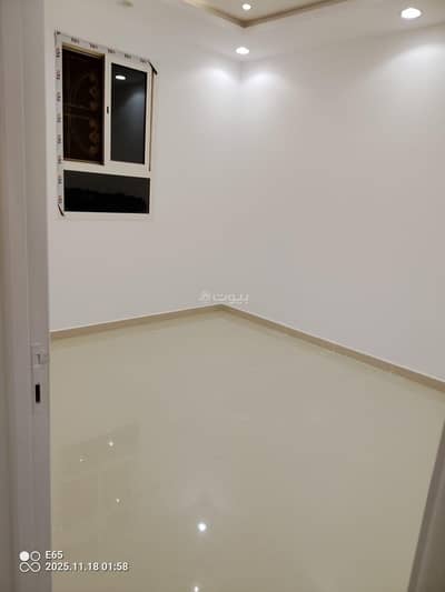 2 Bedroom Flat for Rent in West Riyadh, Riyadh - For rent – a small, distinctive apartment in Al-Mahdiyya neighborhood – Riyadh. A luxurious apartment suitable only for newlyweds, located in Al-Mahdiyya neighborhood in the city of Riyadh, characterized by practical layout and quiet location. Apartment components: • Two bedrooms • Built-in kitchen • Bathroom • Built-in air conditioners Advantages: • Family housing only • Excellent finishing