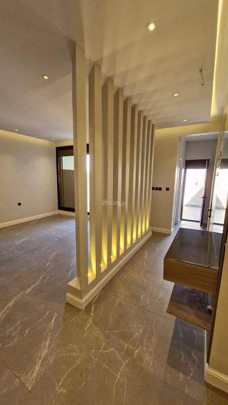 Upper floor for sale, clean and equipped, in Al-Marsalat neighborhood.