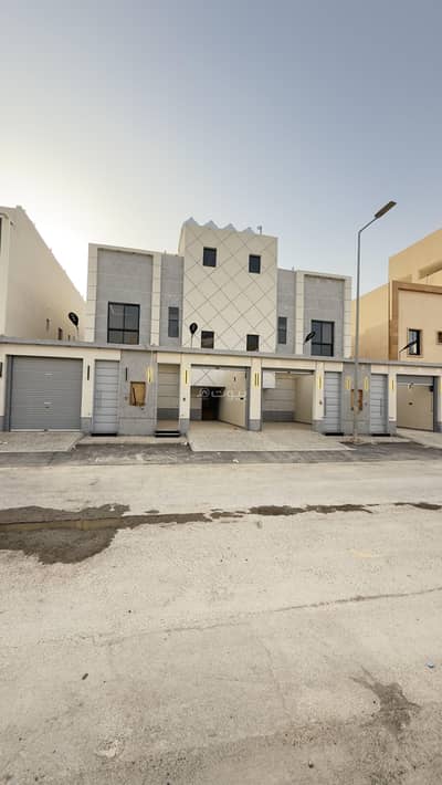 دور 5 غرف نوم للبيع في جنوب الرياض، الرياض - دور علوي وشقه للبيع في حي بدر، الرياض