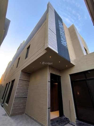 3 Bedroom Floor for Sale in East Riyadh, Riyadh - Distinct ground floor for sale in Al-Moncia neighborhood, close to services.