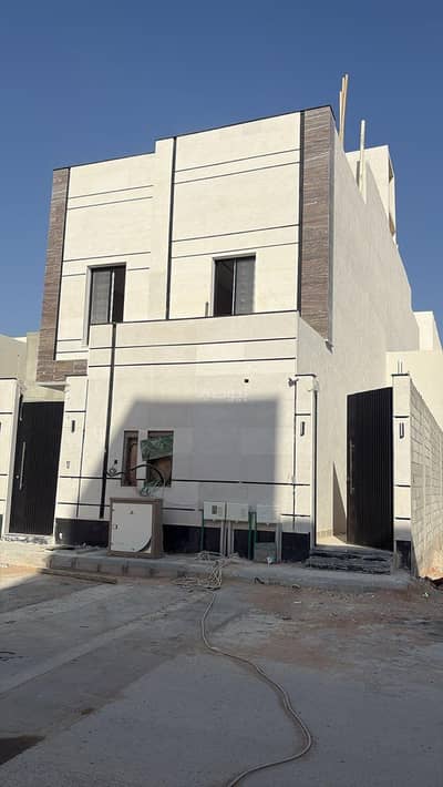 1 Bedroom Floor for Sale in East Riyadh, Riyadh - Floor in East Riyadh，Al Janadriyah 1 bedroom 750000 SAR - 87825235