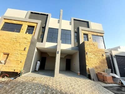 دور 4 غرف نوم للبيع في جنوب الرياض، الرياض - الرياض حي عكاظ