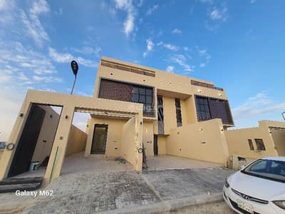 4 Bedroom Floor for Sale in South Riyadh, Riyadh - Floor for Sale in Okaz, South Riyadh