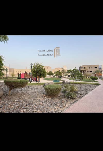 فیلا 10 غرف نوم للبيع في شمال جدة، جدة - فيلا مكونة من دورين وشقتين بالخلف ٤ غرف