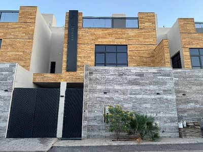 7 Bedroom Villa for Sale in East Riyadh, Riyadh - Villa for sale with 7 bedrooms, excluding living rooms, featuring exceptional detail, modern finishing, and a prime location behind Park Avenue.