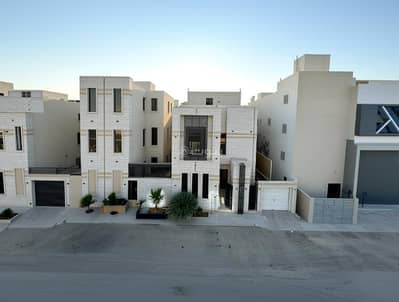 9 Bedroom Villa for Sale in West Riyadh, Riyadh - A distinctive villa for sale in the Al-Mahdiah neighborhood – spacious area and ready-to-move-in finishes