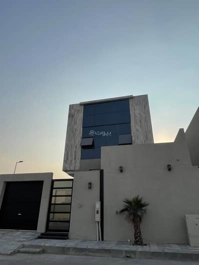 6 Bedroom Villa for Sale in Qasr Al Khaleej, Dammam - A villa in the Al-Qasoor neighborhood, the most luxurious area in the Eastern Province, with a modern design, an eastern facade, luxurious designs, high quality, and spacious areas with beautiful views from the rooms.