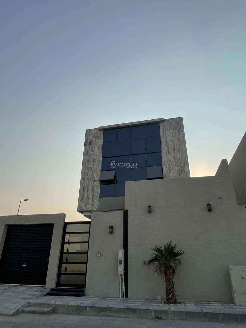 فيلا بحي القصور افخم احياءً المنطقه الشرقيه تصميم مودرن واجهه شرقيه تصاميم فاخره وجوده عاليه ومساحات واسعه إطلاله من الغرف جماليه