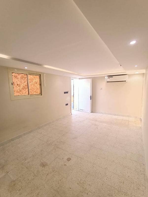 شقة مع سطح خاص للإيجار في الروضة، الرياض