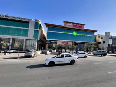 معرض  للايجار في شمال الرياض، الرياض - محل للإيجار في شارع انس بن مالك, حي الملقا, مدينة الرياض, منطقة الرياض