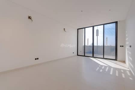 3 Bedroom Flat for Sale in East Riyadh, Riyadh - A distinctive 3-bedroom apartment with an area of 139 sqm and a terrace of 222 sqm.