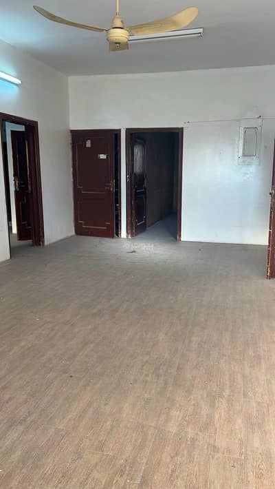 8 Bedroom Villa for Sale in South Riyadh, Riyadh - 8 Bedroom Villa For Sale in Badir, Riyadh