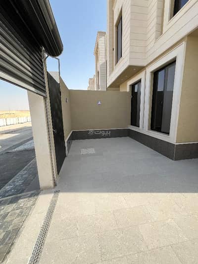 3 Bedroom Floor for Sale in East Riyadh, Riyadh - Luxury residence with a private entrance — ideal for families seeking privacy in Al Bayan neighborhood.