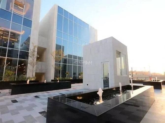 مبنى معرض للإيجار في القُرطُبَة، الرياض